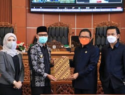 Hasil Reses Penetapan Propemperda 2022 dan Tiga Raperda kota Depok Disampaikan Pada Rapat Paripurna