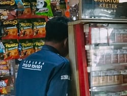 Oknum Perumda Pasar Tohaga, Nekad Beli Miras Masih Menggunakan Seragam Perumda